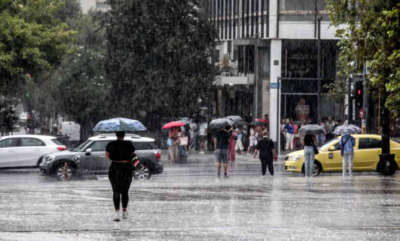 Ισχυρές-βροχές-το-βράδυ-της-Δευτέρας-–-Σταθερά-στους-32-βαθμούς-ο-υδράργυρος