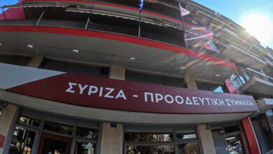 ΣΥΡΙΖΑ:-Παραιτήθηκαν-Μπάμπης-Παπαδάκης-και-Ευγενία-Κουντούρη-–-Παραμένουν-συνεργάτες-του-Στέφανου-Κασσελάκη