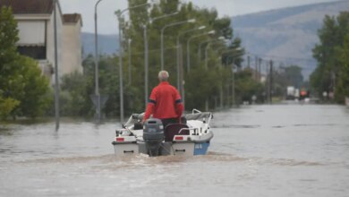 Η-αντιπαράθεση-για-τη-διαχείριση-της-καταστροφής-στη-Φαρκαδόνα