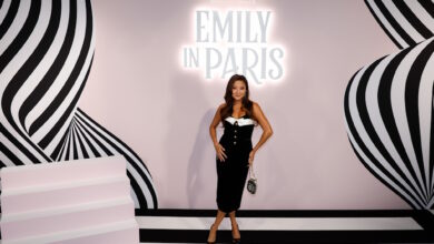 emily-in-paris:-Η-Άσλεϊ-Παρκ-μιλάει-πρώτη-φορά-για-την-πολυσυζητημένη-τόπλες-σκηνή-στην-σειρά-του-netflix