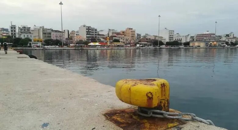 Πάτρα:-Γυναίκα-νεκρή-στο-μώλο-της-Αγ.-Νικολάου-–-Επέπλεε-στη-θάλασσα