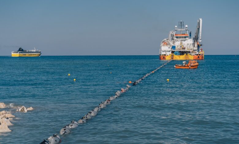 Υπεγράφη-η-συμφωνία-για-την-ηλεκτρική-διασύνδεση-Κύπρου-–-Κρήτης-–-Αναμένεται-η-επανεκκίνηση-του-έργου