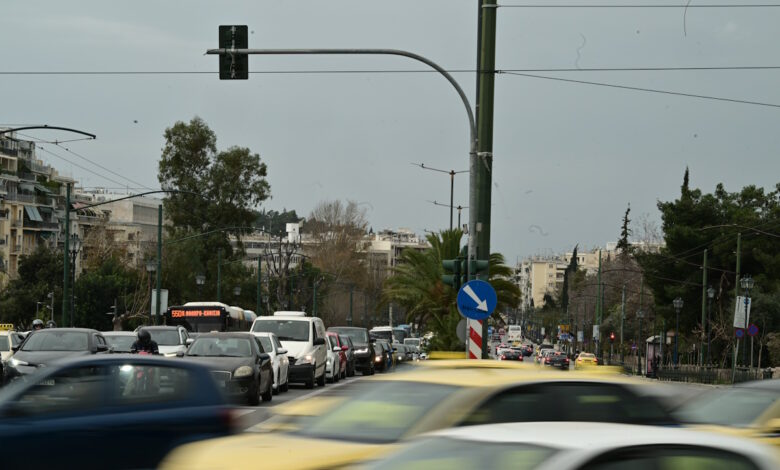 Κίνηση-στους-δρόμους:-Στο-«κόκκινο»-Κηφισός-και-Κηφισίας-–-Πού-αλλού-παρατηρούνται-καθυστερήσεις