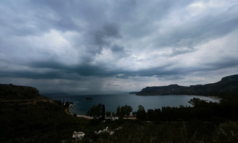 Έρχονται-καταιγίδες,-πτώση-της-θερμοκρασίας-και-άνεμοι-9-μποφόρ-από-το-απόγευμα-–-Σε-ποιες-περιοχές-θα-βρέξει