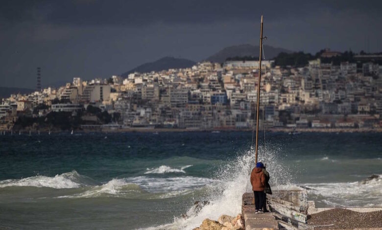 Καιρός-σήμερα:-Κατακόρυφη-πτώση-της-θερμοκρασίας-με-βροχές,-καταιγίδες-και-θυελλώδεις-ανέμους