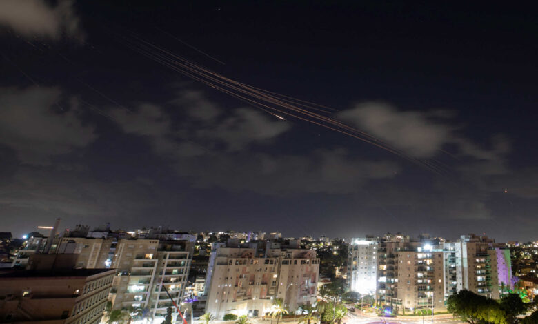 Η-στιγμή-που-εκατοντάδες-πύραυλοι-του-Ιράν-χτυπούν-το-Τελ-Αβίβ