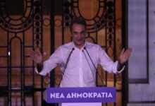 Μητσοτάκης-από-Ρηγίλλης:-«Σας-καλώ-να-τιμήσετε-όλους-τους-αρχηγούς-παρόντες-και-απόντες-–-Πάμε-για-άλλη-μία-θητεία»