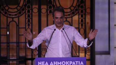 Μητσοτάκης-από-Ρηγίλλης:-«Σας-καλώ-να-τιμήσετε-όλους-τους-αρχηγούς-παρόντες-και-απόντες-–-Πάμε-για-άλλη-μία-θητεία»