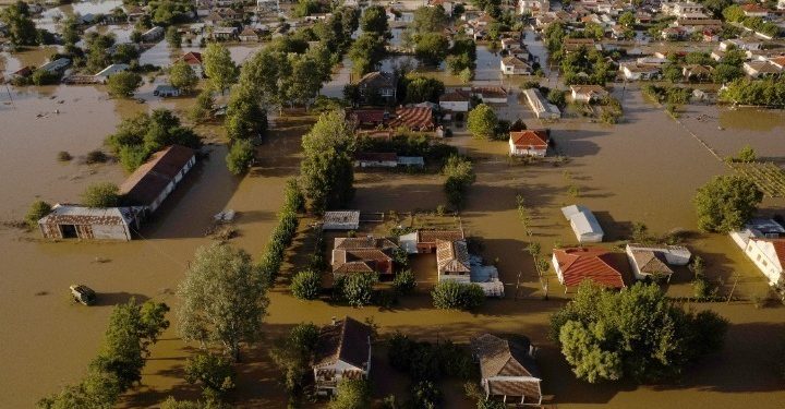 Χρ-Τριαντόπουλος:-12,8-εκατ-ευρώ-σε-1.297-επιχειρήσεις-της-Θεσσαλίας