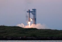 Η-spacex-πιάνει-τον-γιγαντιαίο-προωθητικό-πύραυλο-starship-στην-πέμπτη-δοκιμή-πτήσης