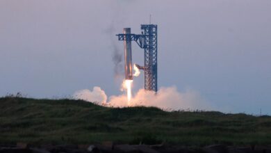 Η-spacex-πιάνει-τον-γιγαντιαίο-προωθητικό-πύραυλο-starship-στην-πέμπτη-δοκιμή-πτήσης