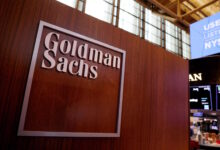 goldman-sachs:-Θετικό-σήμα-για-Ελλάδα-–-Έρχεται-περαιτέρω-αποκλιμάκωση-χρέους-και-αναβαθμίσεις