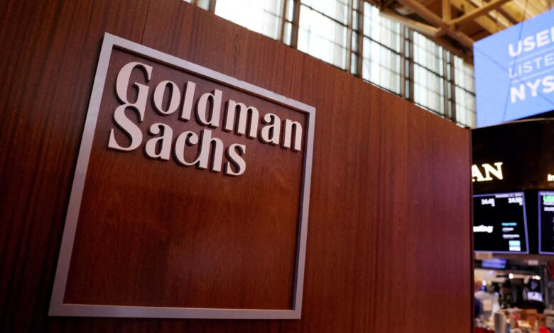 goldman-sachs:-Θετικό-σήμα-για-Ελλάδα-–-Έρχεται-περαιτέρω-αποκλιμάκωση-χρέους-και-αναβαθμίσεις