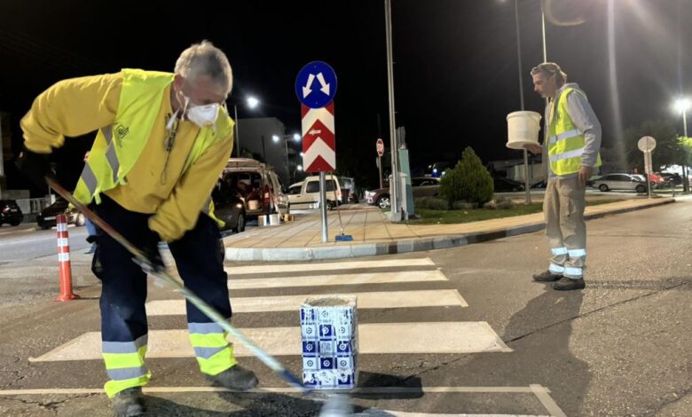 Φρεσκάρισμα-διαγραμμίσεων-στις-διαβάσεις-πεζών-στα-Τρίκαλα