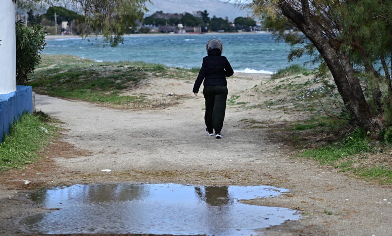 Καιρός-αύριο:-Χαμηλές-θερμοκρασίες,-βροχές-και-ισχυροί-άνεμοι-στα-πελάγη