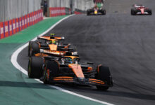 formula-1:-Η-mclaren-το-1-2-στο-sprint-της-Βραζιλίας,-αλλά-ο-Πιάστρι-δώρισε-τη-νίκη-στον-Νόρις