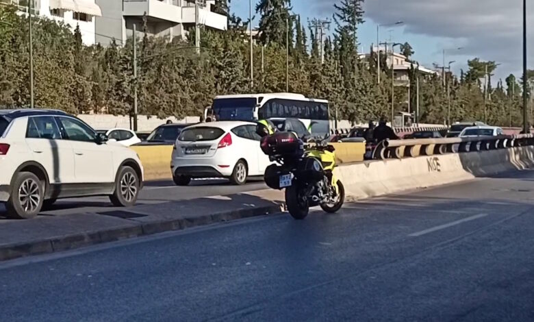 Τροχαίο-ατύχημα-στην-άνοδο-της-λεωφόρου-Κηφισίας:-Με-δυσκολία-η-κίνηση-των-οχημάτων