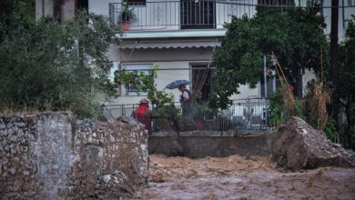 Σε-λίμνη-μετατράπηκε-το-Μικρολίμανο-μετά-από-15-λεπτά-βροχής