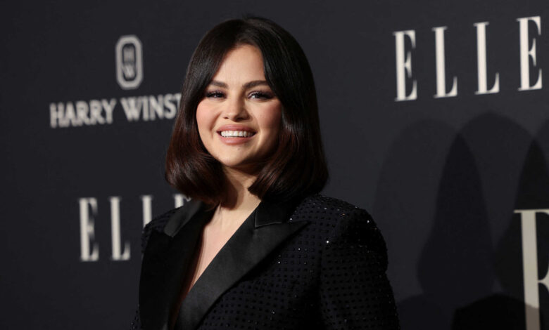 Η-selena-gomez-διαβεβαίωσε-τους-θαυμαστές-της-πως-δεν-σταματά-το-τραγούδι