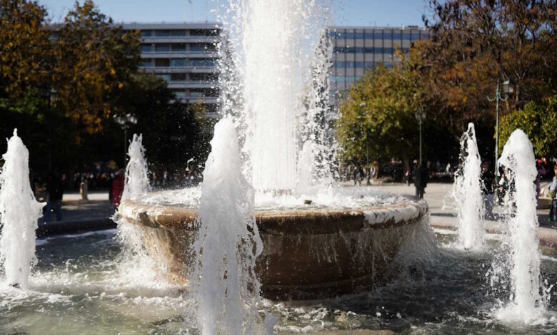 Κόντρα-δήμου-Αθηναίων-–-Υπουργείου-Πολιτισμού-για-το-σιντριβάνι-στην-πλατεία-Συντάγματος