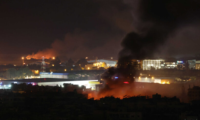 Νυχτερινοί-ισραηλινοί-βομβαρδισμοί-κατά-θέσεων-της-Χεζμπολάχ-στον-Λίβανο-–-Μπαράζ-εκρήξεων-στη-Βηρυτό