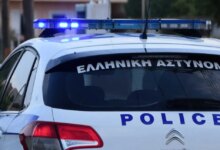 Τρικαλινή-παραβίασε-το-stop-και-έπεσε-πάνω-σε-περιπολικό