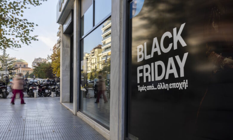 Η-finos-film-γιορτάζει-τη-black-friday-με-ένα-απολαυστικό-βίντεο