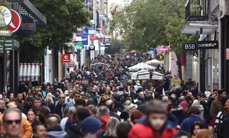 Στα-2,8-δισ.-ευρώ-οι-δαπάνες-των-καταναλωτών-για-αγορές-ενδυμάτων-το-10μηνο-του-2024