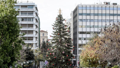 Εορταστικό-ωράριο-2024:-Τι-ώρα-κλείνουν-σήμερα-Κυριακή-σούπερ-μάρκετ-και-καταστήματα,-ποιες-μέρες-είναι-κλειστά