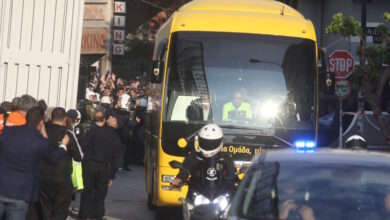 ΠΑΟΚ-–-ΑΕΚ:-Με-Μάριο-Ηλιόπουλο-και-ισχυρή-αστυνομική-δύναμη-αναχώρησε-το-πούλμαν-της-Ένωσης-για-την-Τούμπα