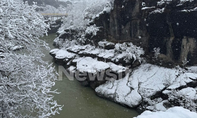 Γρεβενά:-Ειδυλλιακό-τοπίο-από-τα-χιόνια-στον-ποταμό-Βενέτικο-στα-Γρεβενά-–-Απόκοσμες-εικόνες-από-τα-Μετέωρα