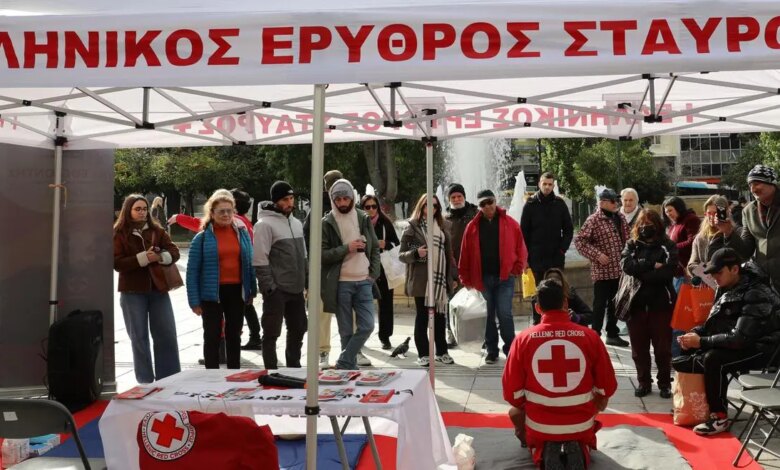 Ο-Ελληνικός-Ερυθρός-Σταυρός-τίμησε-την-Ημέρα-Θυσίας-του-Διασώστη-με-δράση-στην-Πλατεία-Συντάγματος