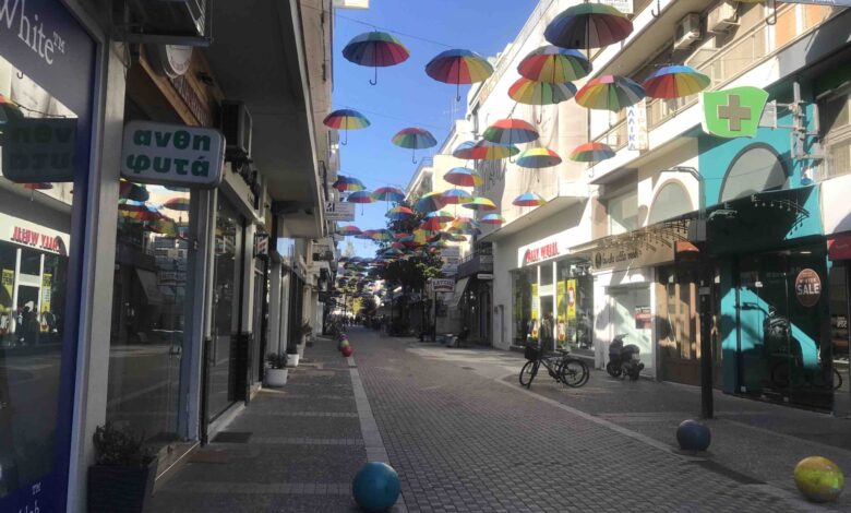 Υποτονική-κίνηση-στην-αγορά-των-Τρικάλων-παρά-τον-λαμπερό-ήλιο