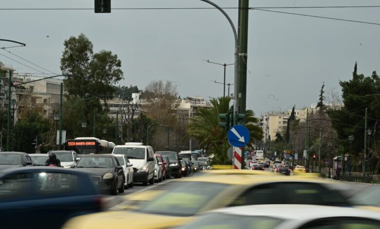 Κίνηση-στους-δρόμους:-«Κόλαση»-Κηφισός,-Κηφισίας-και-Μεσογείων-–-Καθυστερήσεις-και-σε-Αττική-Οδό