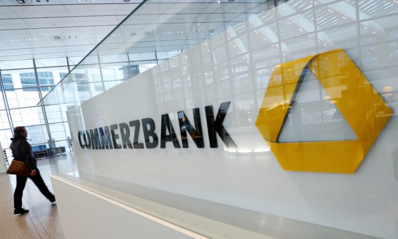 Η-commerzbank-εξετάζει-μικρότερες-πιθανές-συμφωνίες,-δηλώνει-η-διευθύνουσα-σύμβουλος