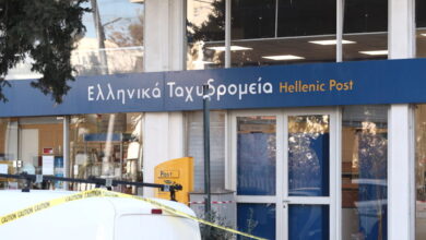 Ληστεία-σε-ΕΛΤΑ-στην-Καλλιθέα-–-«Δώσε-μου-τα-λεφτά,-αλλιώς-θα-σε-πυροβολήσω»-έγραψε-ο-δράστης-σε-σημείωμα