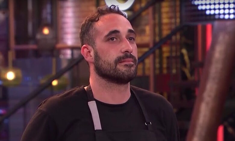 masterchef:-«Έφυγε-όπως-ήρθε»-ο-Βασίλης-–-Η-πρώτη-αποχώρηση-και-η-συγκίνηση-στο-πλατό