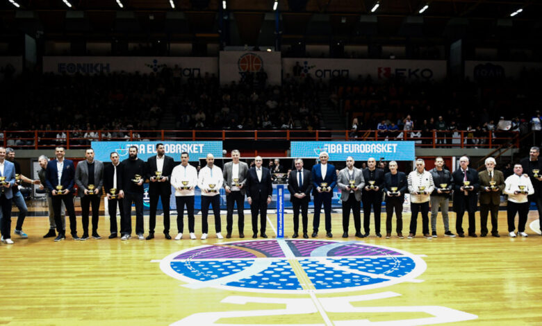 Ελλάδα-–-Ολλανδία:-Η-«χρυσή»-ομάδα-του-eurobasket-του-2005-βραβεύτηκε-στο-ημίχρονο-του-αγώνα