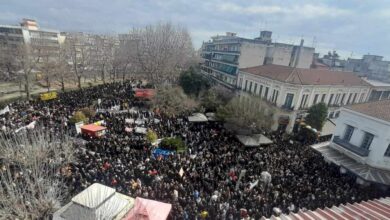 “bούλιαξε”-από-κόσμο-η-πλατεία-Ρήγα-Φεραίου-στη-συγκέντρωση-για-τα-Τέμπη