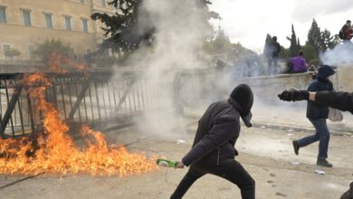 Τέμπη:-Το-σχέδιο-των-κουκουλοφόρων-για-να-αμαυρώσουν-το-συλλαλητήριο-στο-Σύνταγμα-–-Πως-δημιούργησαν-τα-επεισόδια