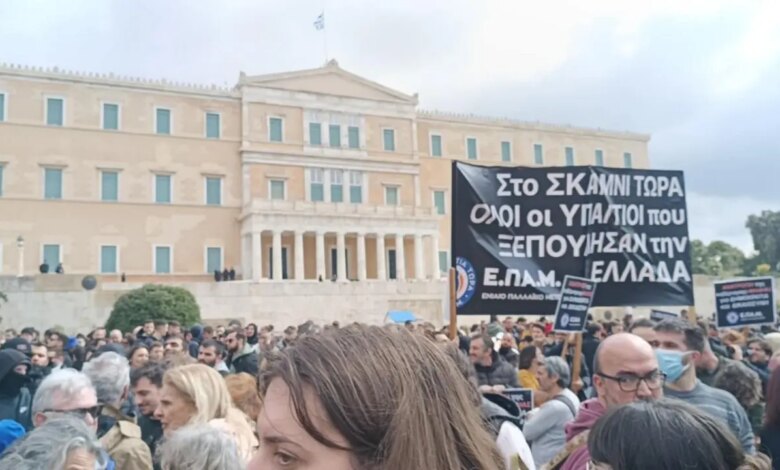 Η-Ελλάδα-στο-δρόμο:-Δύο-χρόνια-από-τα-Τέμπη,-μια-κραυγή-για-τη-δικαιοσύνη-και-τη-ζωή