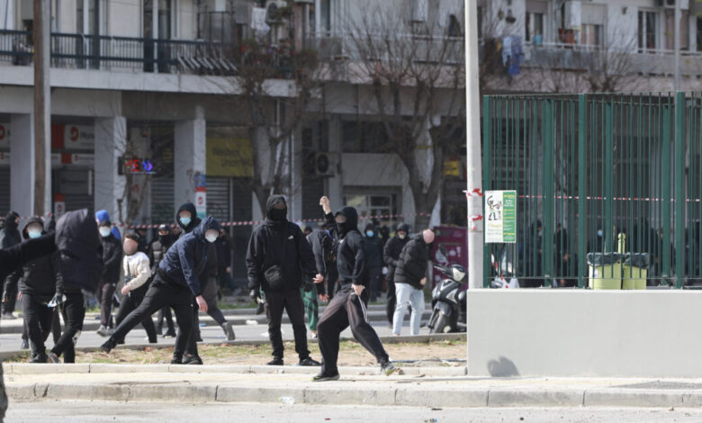 Θεσσαλονίκη:-14χρονος-συνελήφθη-για-μολότοφ-στα-επεισόδια-μετά-την-πορεία-για-τα-Τέμπη