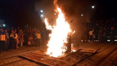 Ξέφρενο-καρναβαλικό-γλέντι-στην-Πύλη-–-Χιλιάδες-κόσμου-στο-πιο-εντυπωσιακό-θέαμα-της-Αποκριάς