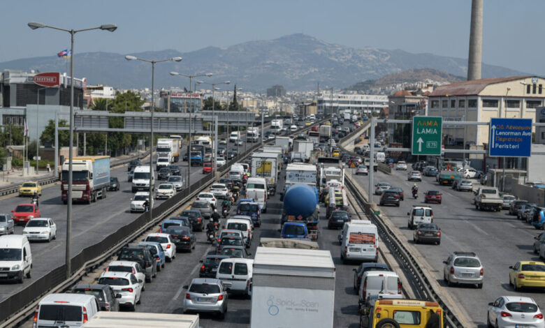 Κίνηση-στους-δρόμους:-Καθυστερήσεις-στον-Κηφισό-και-σε-πολλά-σημεία-της-Αθήνας