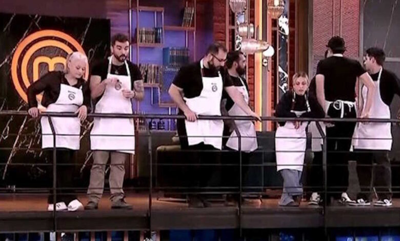 masterchef-2025:-«Βγήκαν»-τα-μαχαίρια-στην-καθολική-ψηφοφορία-–-Η-τετράδα-που-θα-μαγειρέψει-στη-δοκιμασία-αποχώρησης