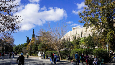 Καιρός:-Θερμοκρασία-πάνω-από-30-βαθμούς-Κελσίου-το-Σαββατοκύριακο-και-από-την-Τρίτη-χιόνια-και-τσουχτερό-κρύο