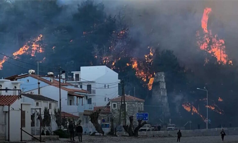 Φωτιά-σε-δασική-έκταση-στη-Σάμο-–-Μεγάλη-μάχη-με-τις-φλόγες