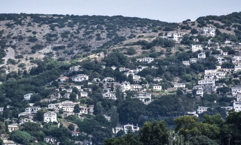 Μακρινίτσα:-Εκδρομή-στο-«μπαλκόνι-του-Πηλίου»-με-τα-γραφικά-καλντερίμια-και-τα-πετρόχτιστα-αρχοντικά- 