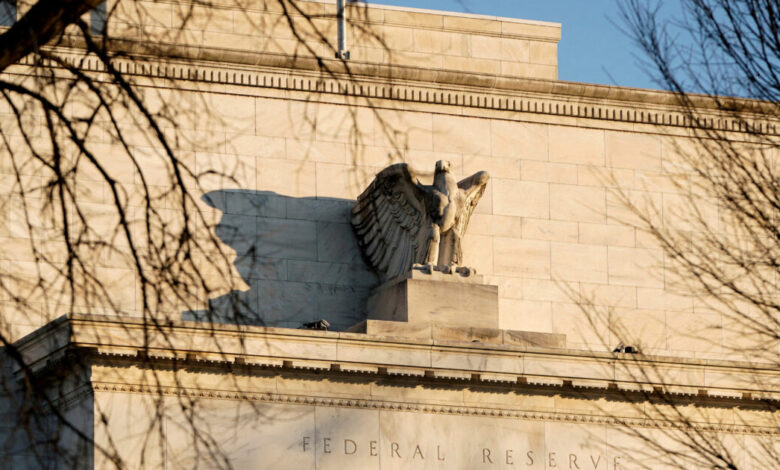 Σταθερά-κράτησε-τα-επιτόκια-η-fed-–-«Καμπανάκια»-για-την-ανάπτυξη