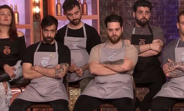 masterchef-2025:-Μάριος,-Νίκος,-Παντελής-και-Βάσω-φόρεσαν-μαύρες-ποδιές-και-θα-βρεθούν-στον-τάκο